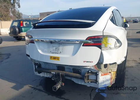 2016 Tesla Model X 75D/P100D/P90D z USA, uszkodzony, nr VIN 5YJXCBE44GF000544